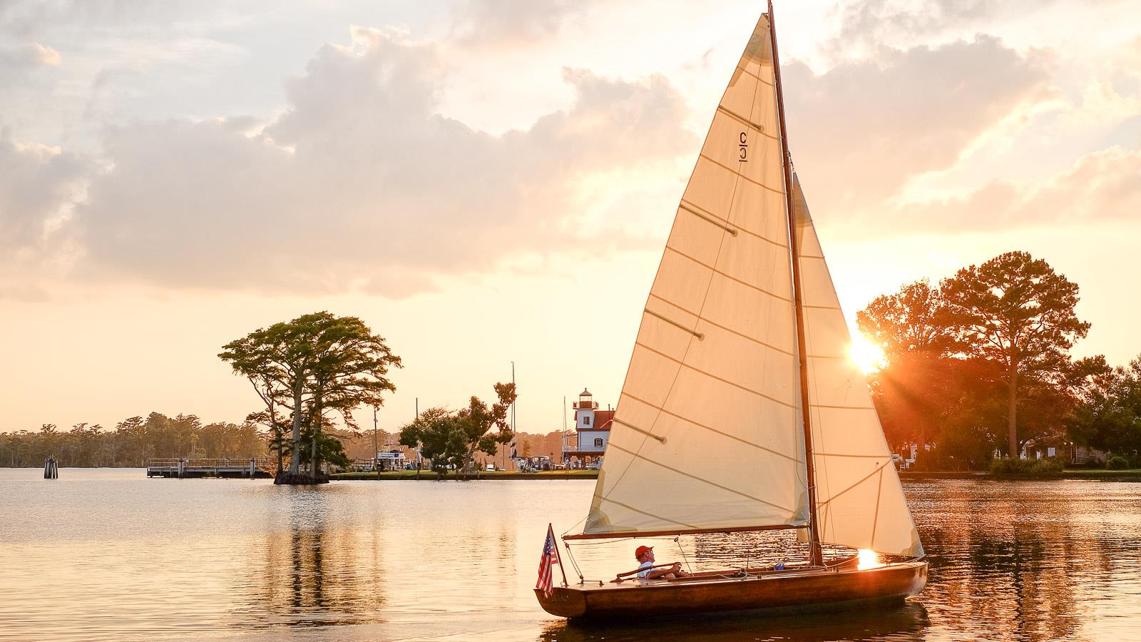 Sailing on Edenton Bay